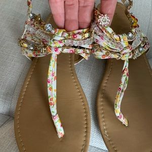 City Classified Sandals Size 10